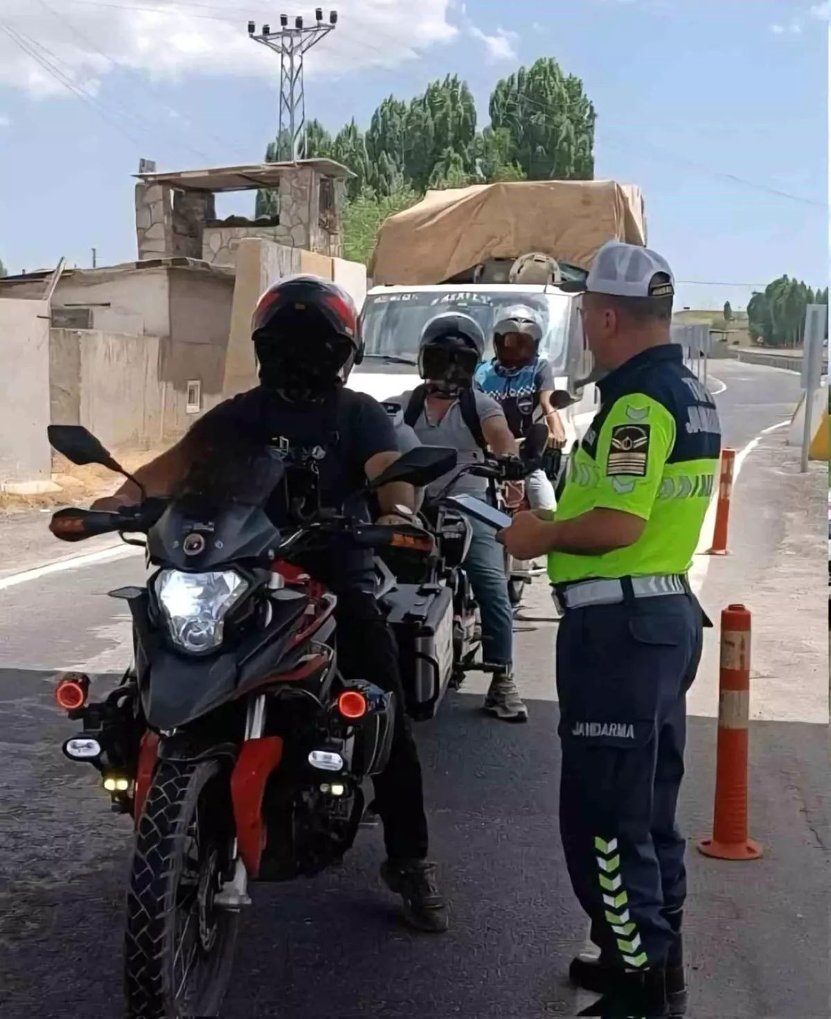 Ağrı'da Trafik Kontrollerinde 21 Araç Ceza Aldı