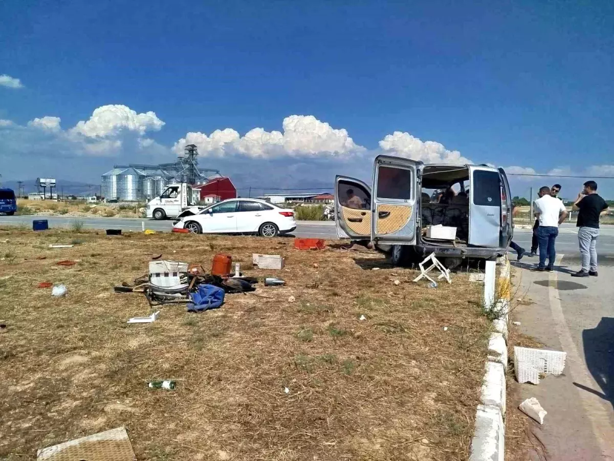 Denizli'de Kavşakta Kaza: 5 Yaralı