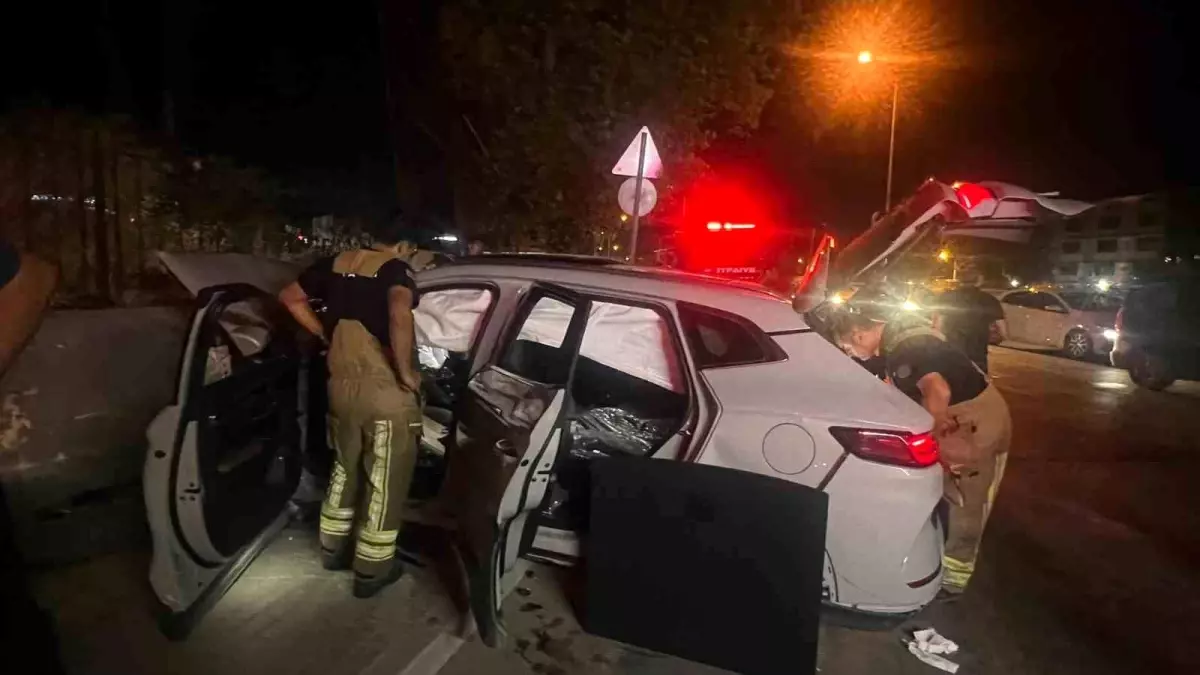 Bursa'da Gece Yarısı Feci Kaza: 8 Yaralı