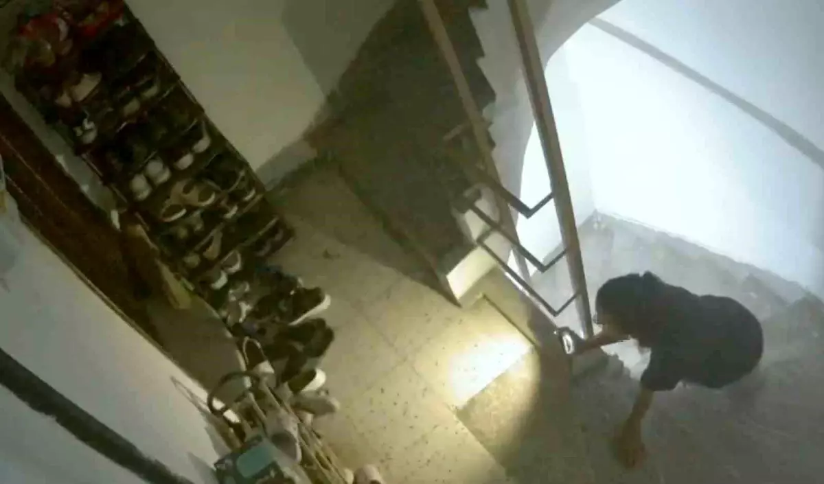 Manisa'da Ayakkabı Hırsızlığı Güvenlik Kamerasında