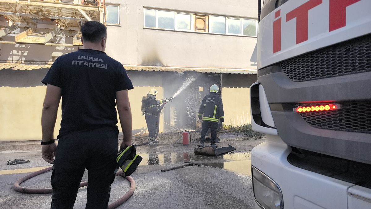 Bursa'da Mobilya Fabrikasında Yangın