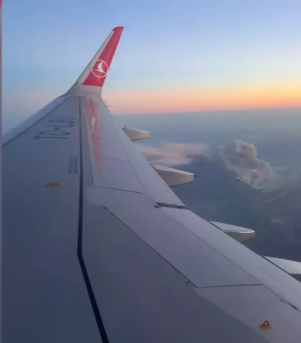 The size of the forest fire in Sakarya was captured from a passenger plane