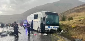 Sivas'ta yolcu otobüsü devrildi! 4 kişi öldü, 40 kişi yaralandı