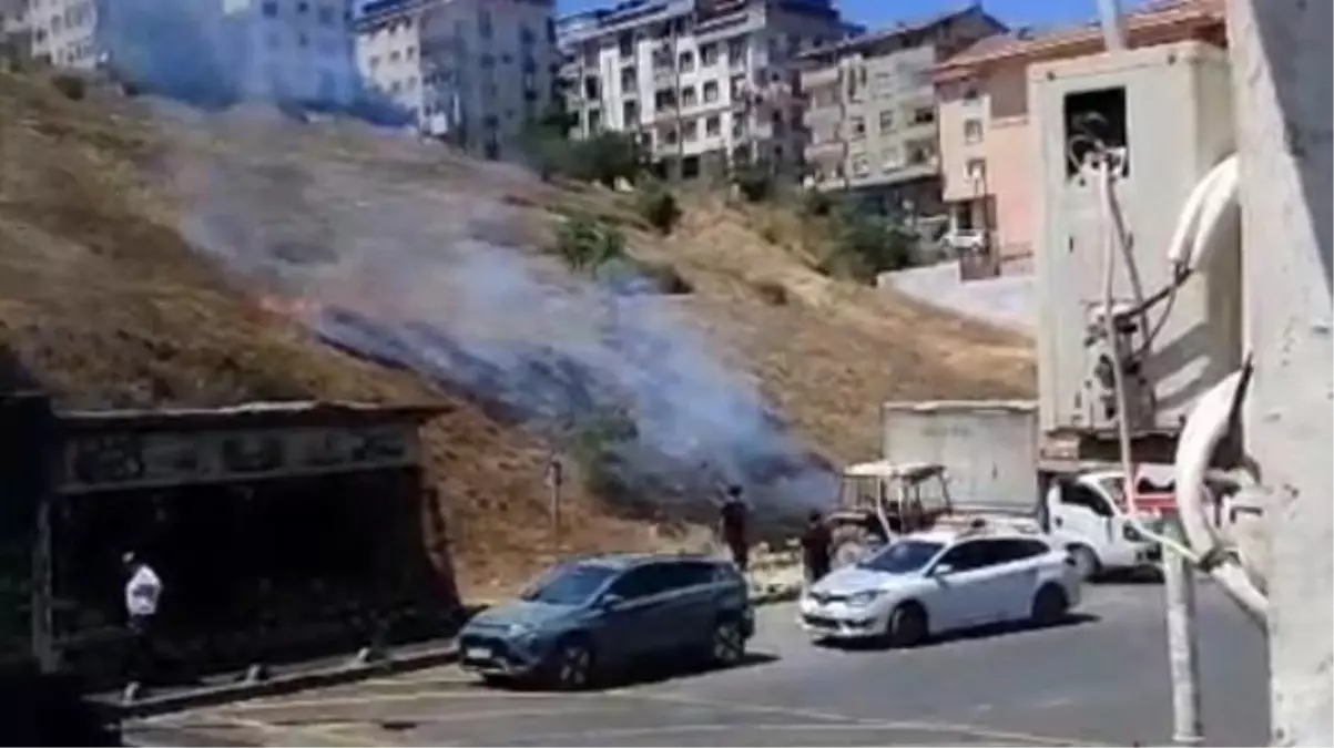 Sultangazi'de Kuru Ot Yangını Paniğe Neden Oldu
