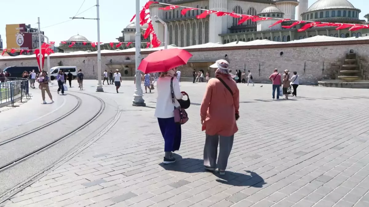 İstanbul'da Sıcak Hava Etkili Oldu