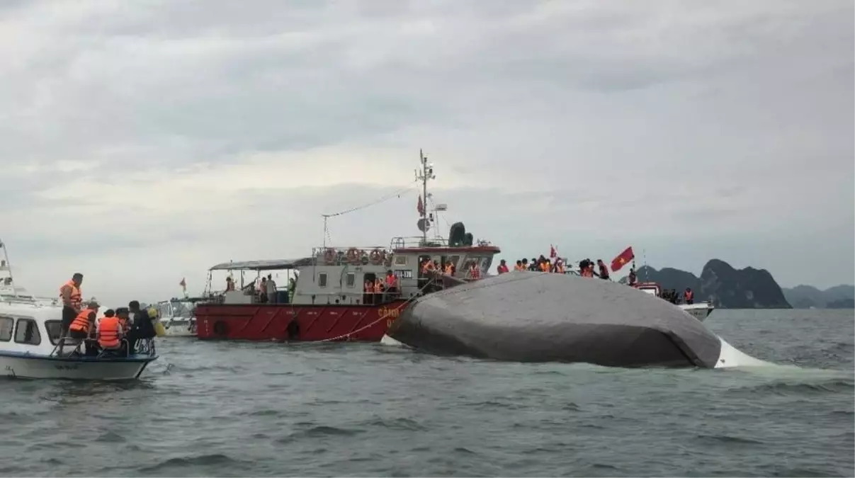 Vietnam'da Fırtına, Tur Teknesini Alabora Etti: 37 Kayıp