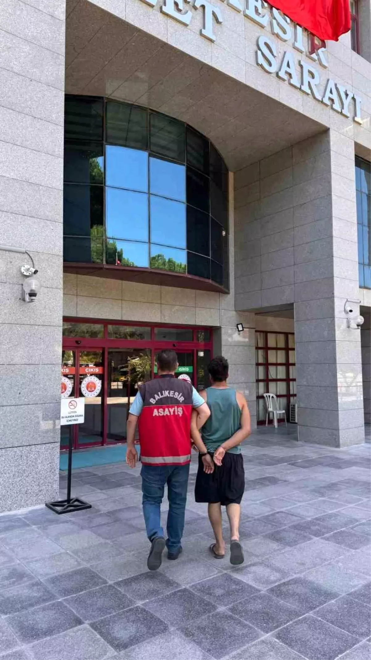 Firari Şahıs İzmir'de Yakalandı