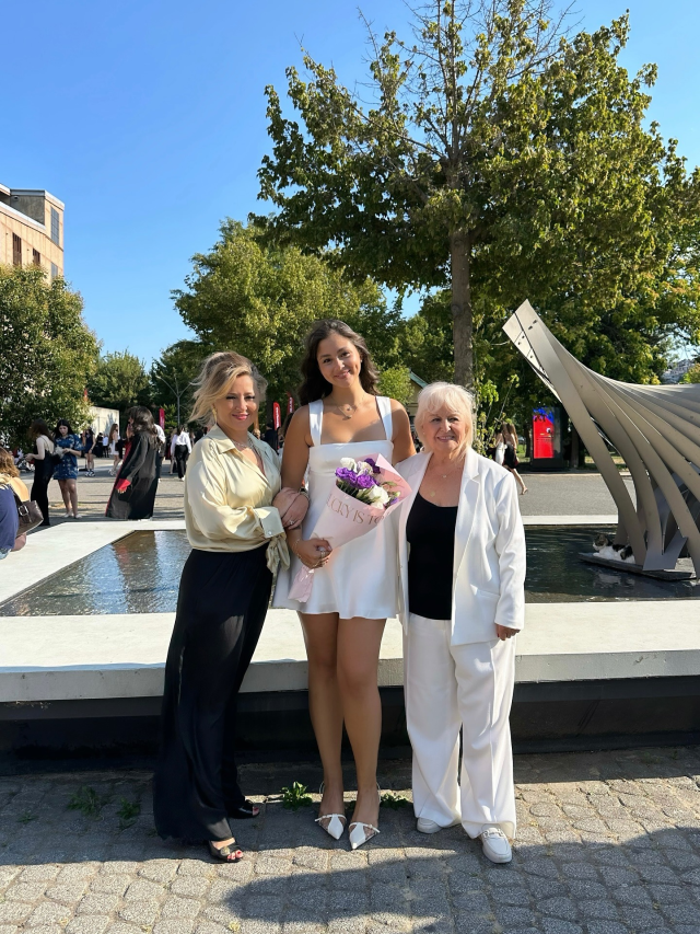 90'lara damga vuran isimdi, şimdi boyundan büyük kızı var