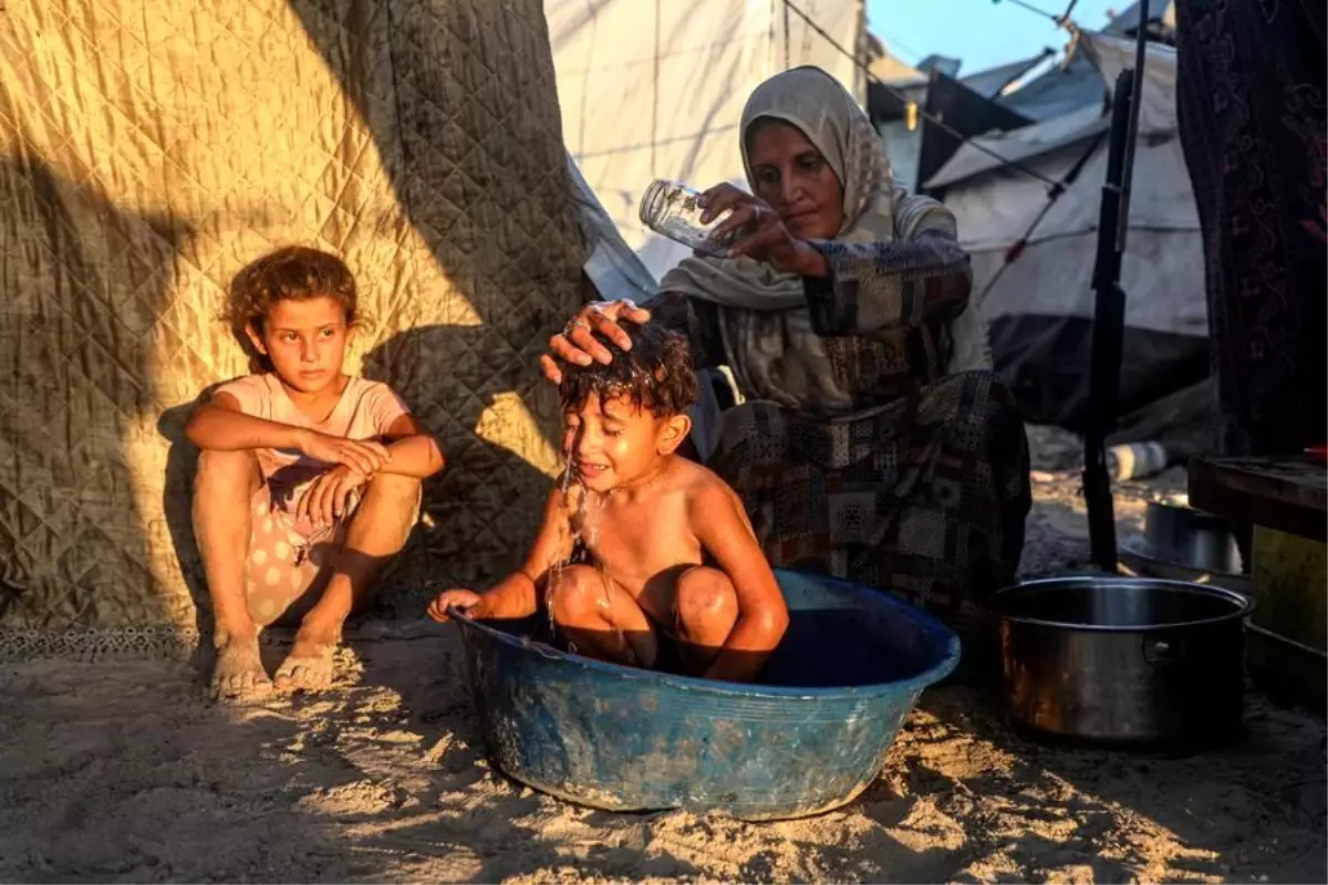 Gazze'deki Saldırılardan Etkilenen Çocuklar Zorlu Koşullarda Yaşıyor