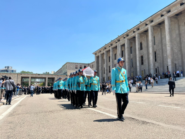 Altan Öymen'in cenaze törenine damga vuran görüntü Altan Öymen'in cenaze törenine damga vuran görüntü