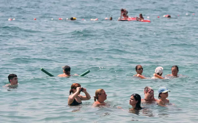 Air Temperature Reached 46.6 Degrees in Antalya