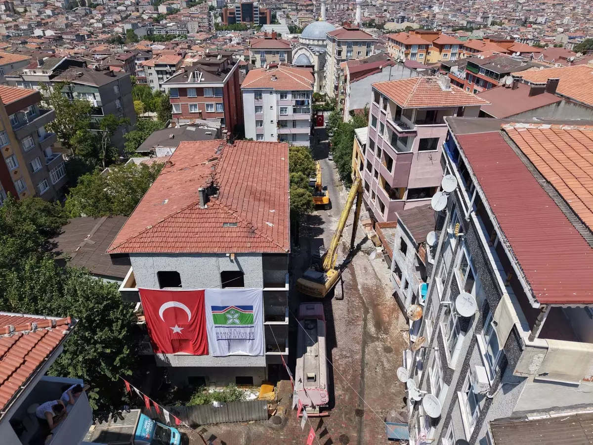 Bahçelievler'de 21 bina kentsel dönüşüm kapsamında yıkıldı