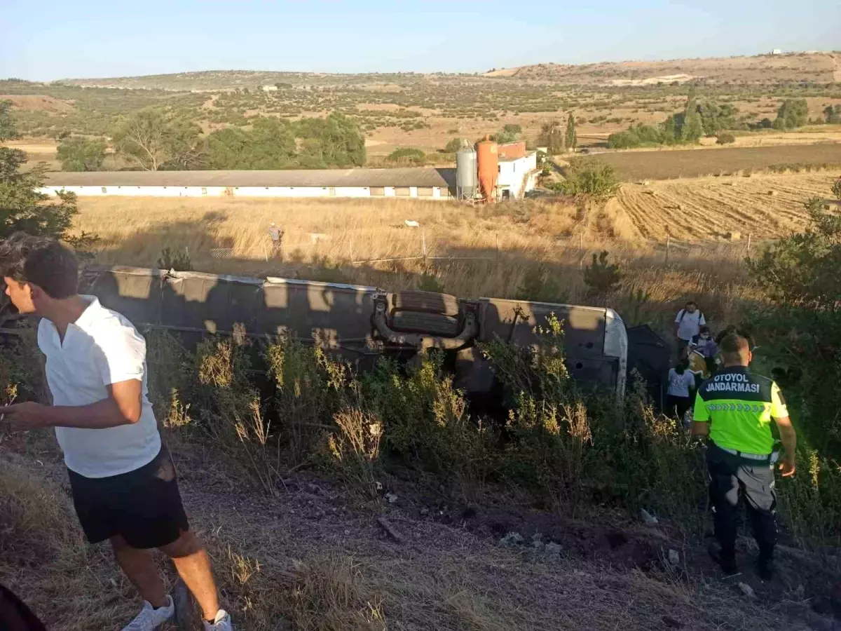 Balıkesir'de Yolcu Otobüsü Devrildi: 27 Yaralı