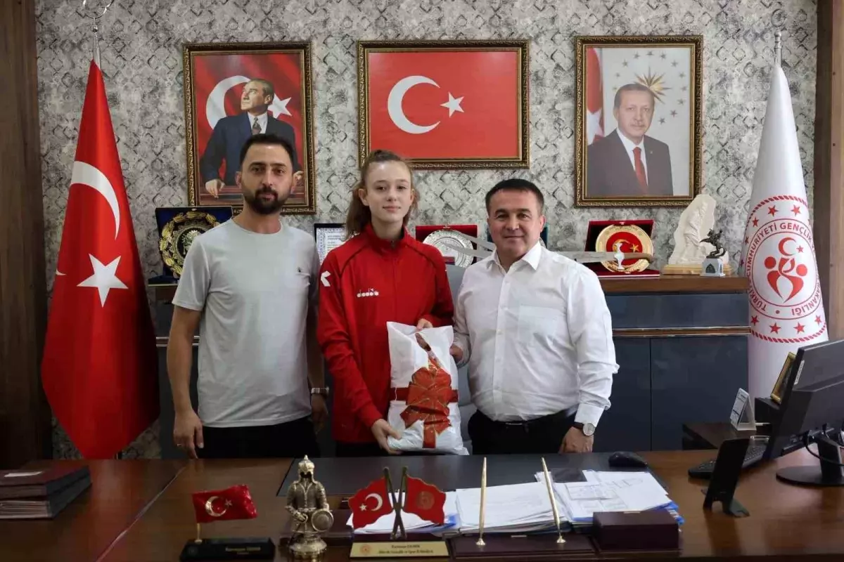 Bilecikli Taekwondo Sporcusu Ebrar Çakır, Türkiye İkincisi Oldu