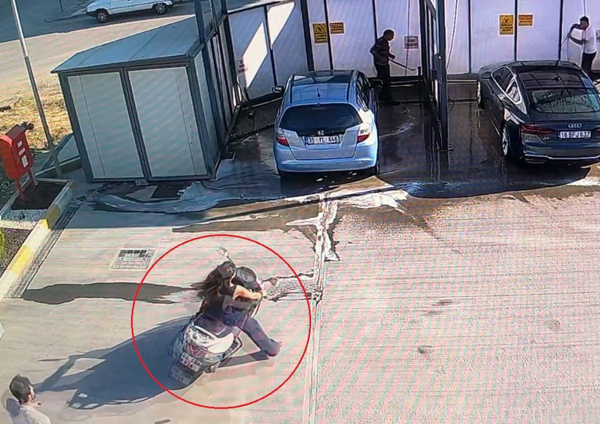 Ehliyetsiz Motosiklet Sürücüsü Akaryakıt İstasyonunda Kaza Yaptı