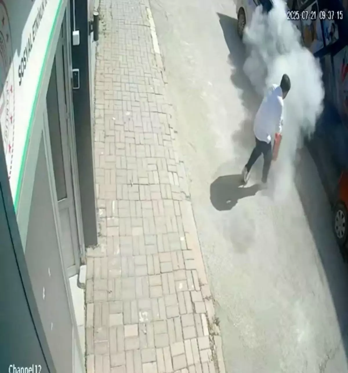 Elazığ'da Park Halindeki Otomobilde Yangın Çıktı