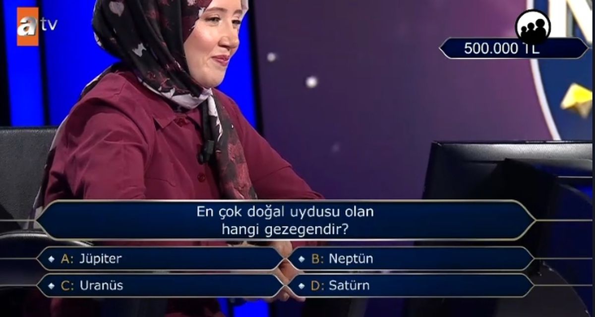En çok doğal uydusu olan hangi gezegendir?