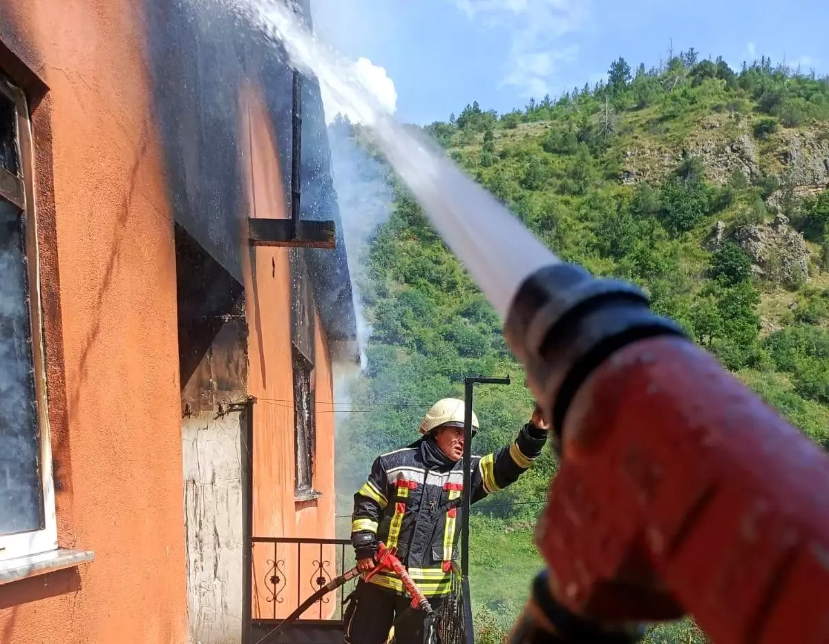 Erzurum'da Ev Yangını Kontrol Altına Alındı