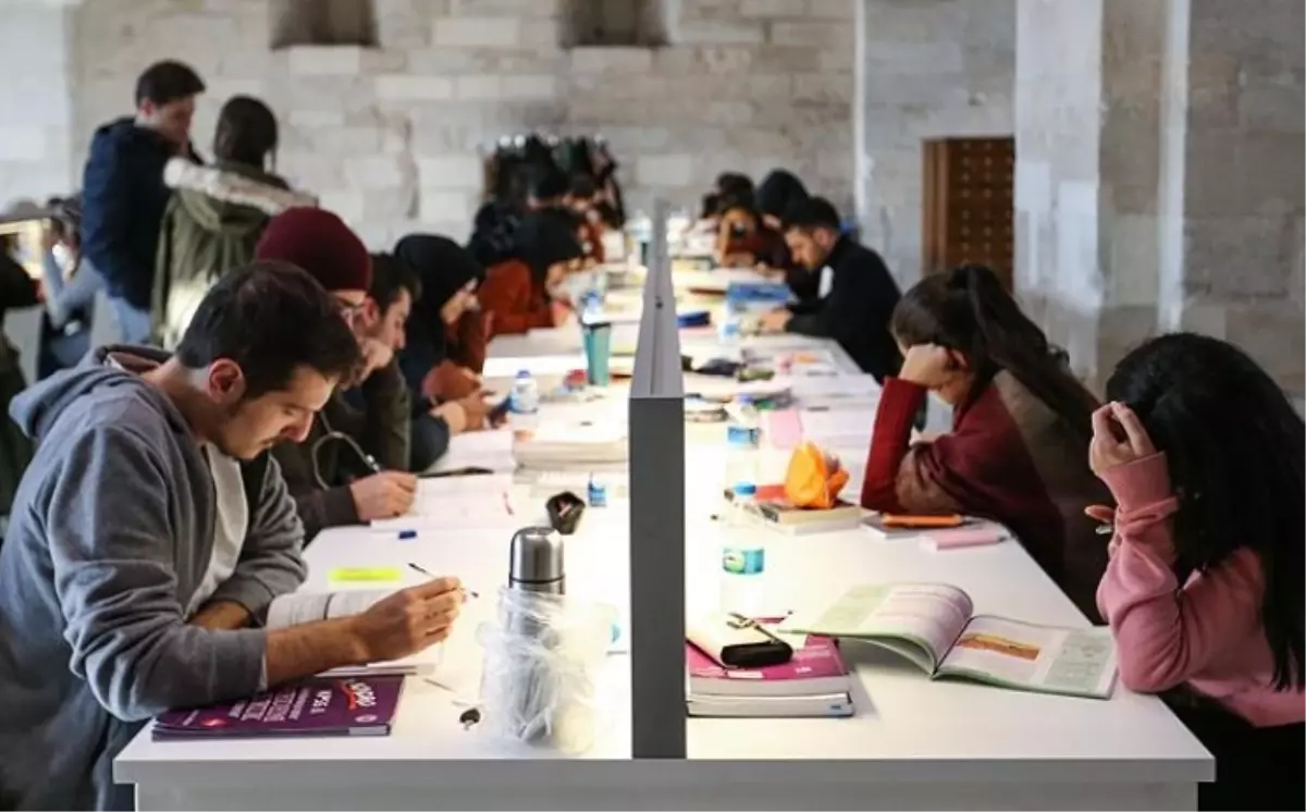 İlahiyat taban puanları 2025 kaç, İlahiyat kaçla kapattı, İlahiyat sıralaması geçen yıl kaçtı?