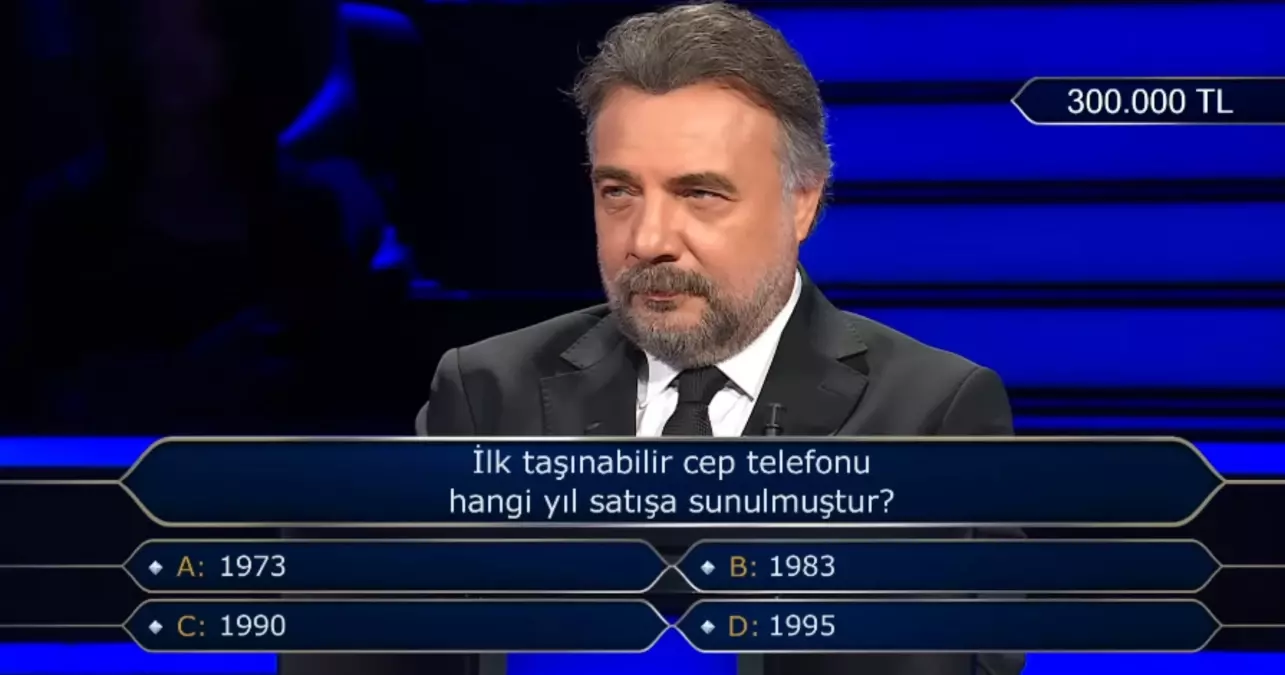 İlk taşınabilir cep telefonu hangi yıl satışa sunulmuştur?