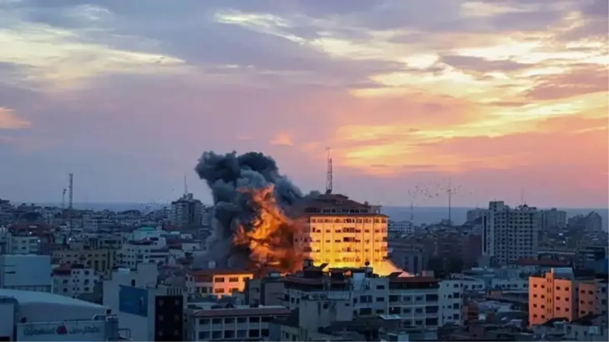 İsrail Ordusundan Yemen'deki Husilere Saldırı