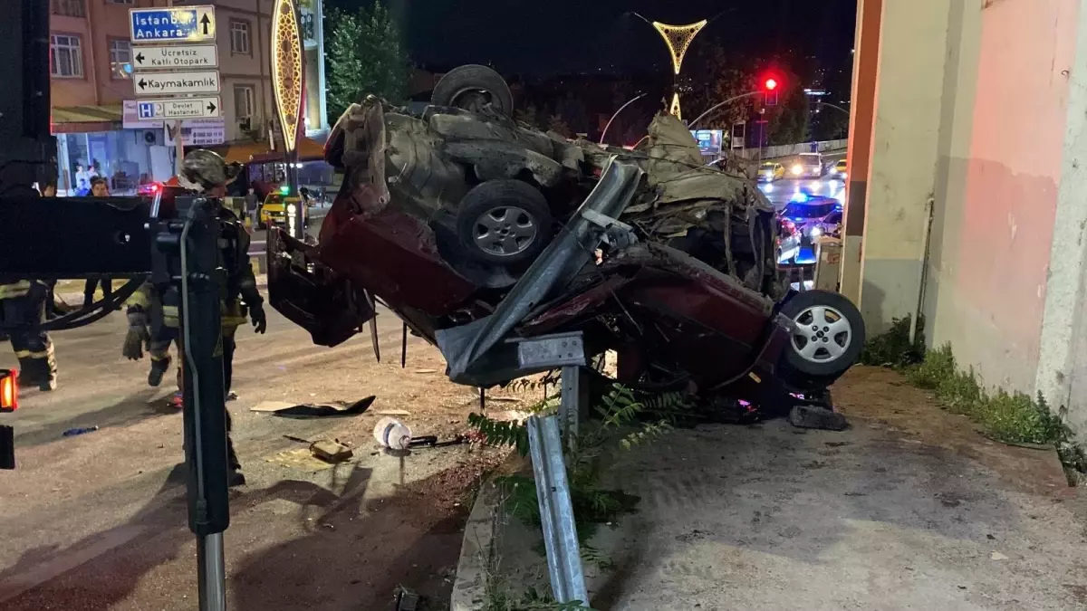 Kocaeli'de otomobil kazası: 2 ölü, 3 yaralı