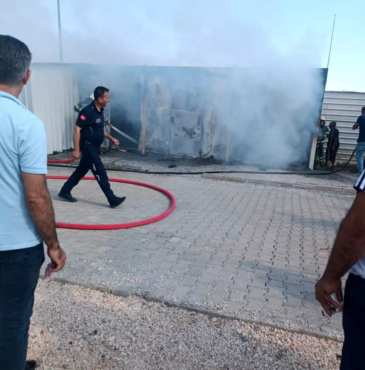Adıyaman'da Konteyner Yangını Paniğe Neden Oldu