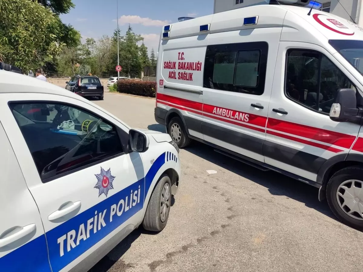 Konya'da Elektrikli Bisiklet ile Otomobil Çarpıştı: 1 Yaralı