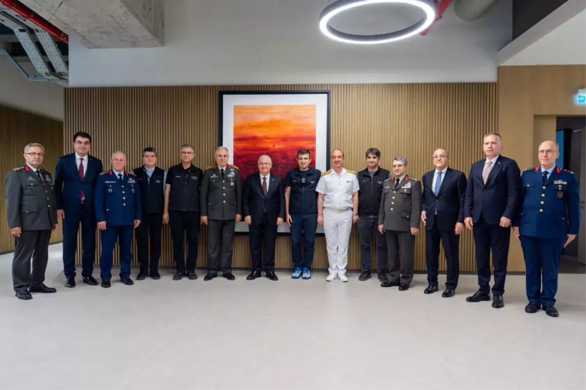 Milli Savunma Bakanı Güler, Özdemir Bayraktar Milli Teknoloji Merkezini Ziyaret Etti