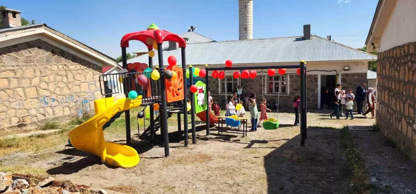 Muş'ta Şehit Öğretmen Anısına Çocuk Parkı