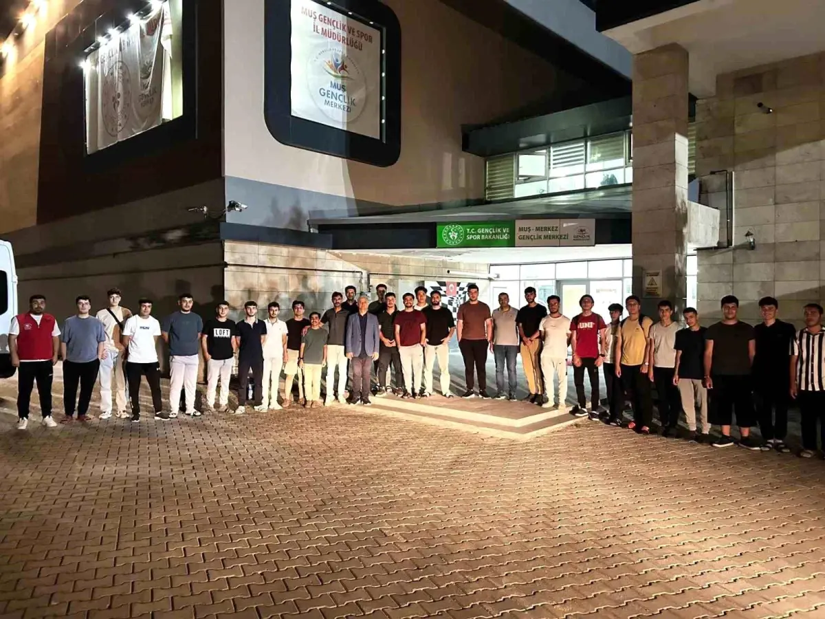 Muş'tan Rize Fındıklı Gençlik Kampı'na Uğurlama Töreni