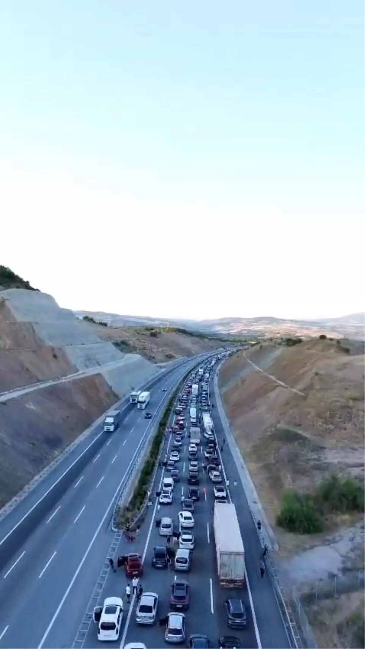 İzmir-İstanbul Otoyolu'nda Tır ile Tanker Çarpıştı