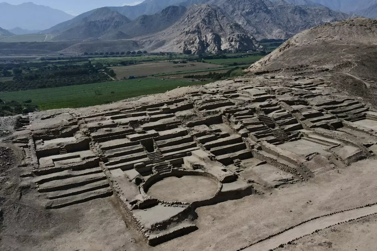 Peru'da 3 bin 800 yıllık antik kent gün yüzüne çıkarıldı