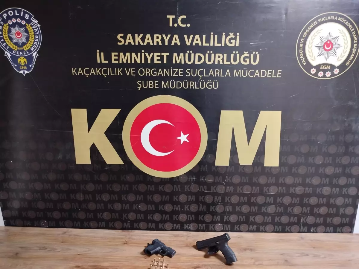 Sakarya'da Sahte Para ve Silah Kaçakçılığı Operasyonu: 2 Şüpheli Gözaltında
