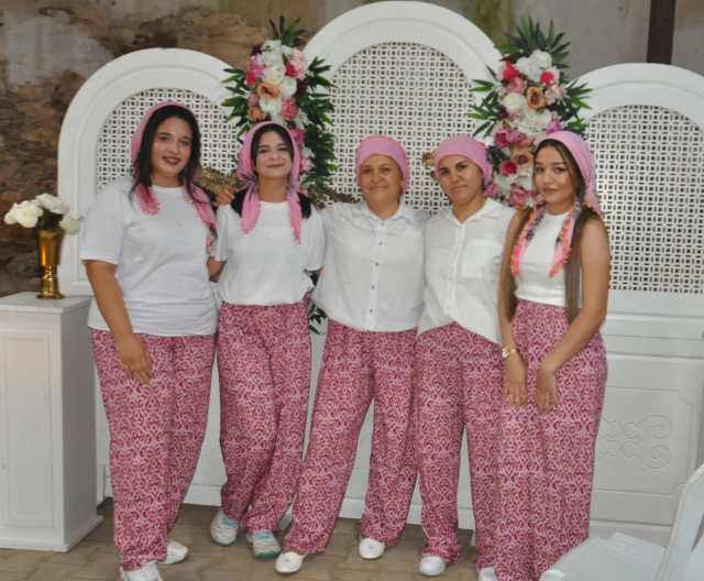 Женщины в шальварах устремились к развлечениям