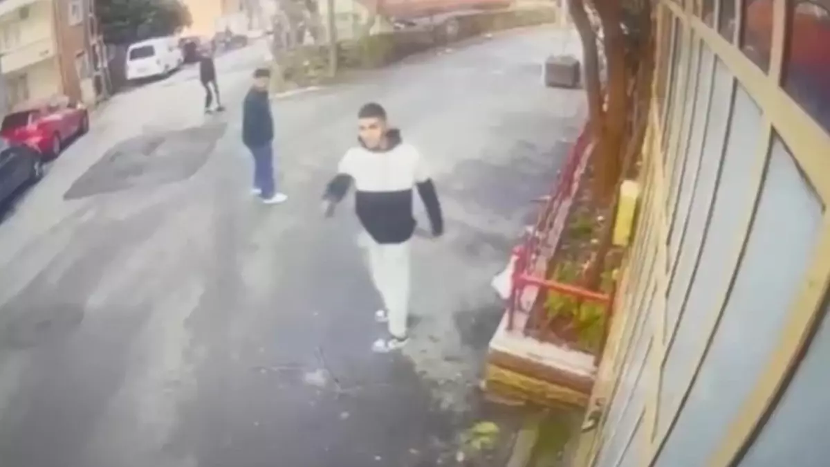 Sarıyer'de kuaförde başına çizik atan arkadaşına ateş etti; o anlar kamerada