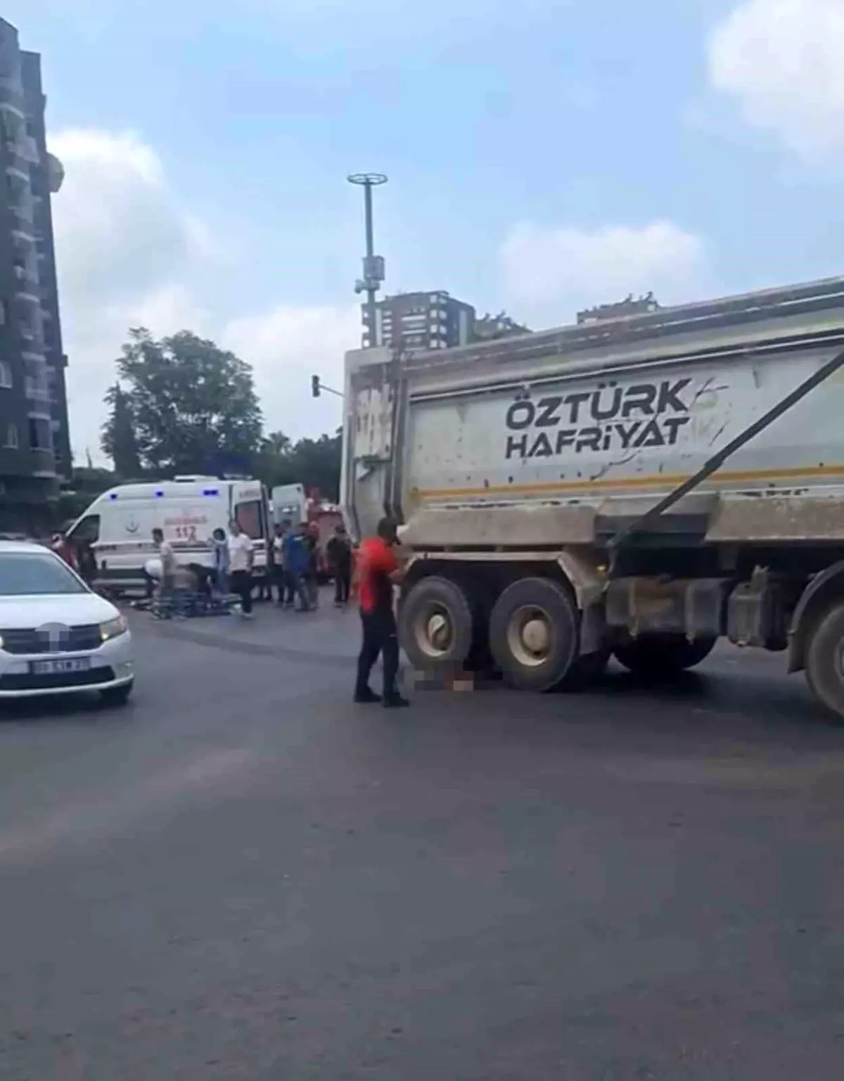 Mersin'de Motosiklet ile Kamyon Çarpıştı: Kamyon Sürücüsü Tutuklandı