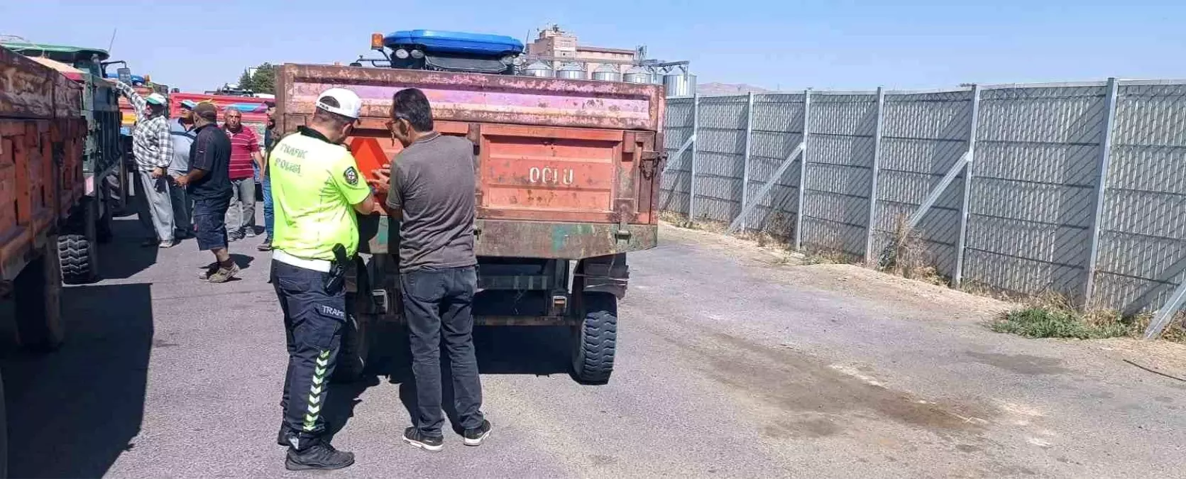 Kırşehir'de Traktör Kazalarını Önlemek İçin Reflektör Uygulaması