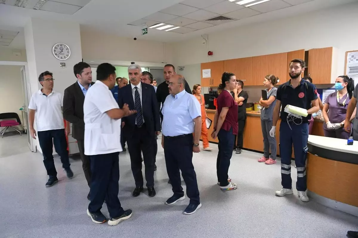 Balıkesir Valisi Yaralıları Hastanede Ziyaret Etti