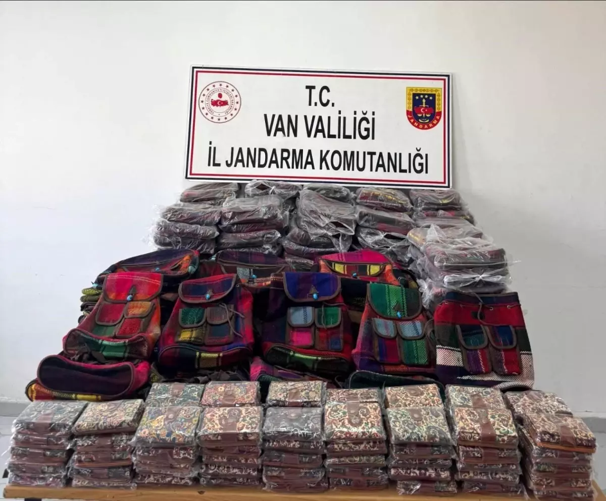 Van'da Gümrük Kaçağı Malzemeler Ele Geçirildi