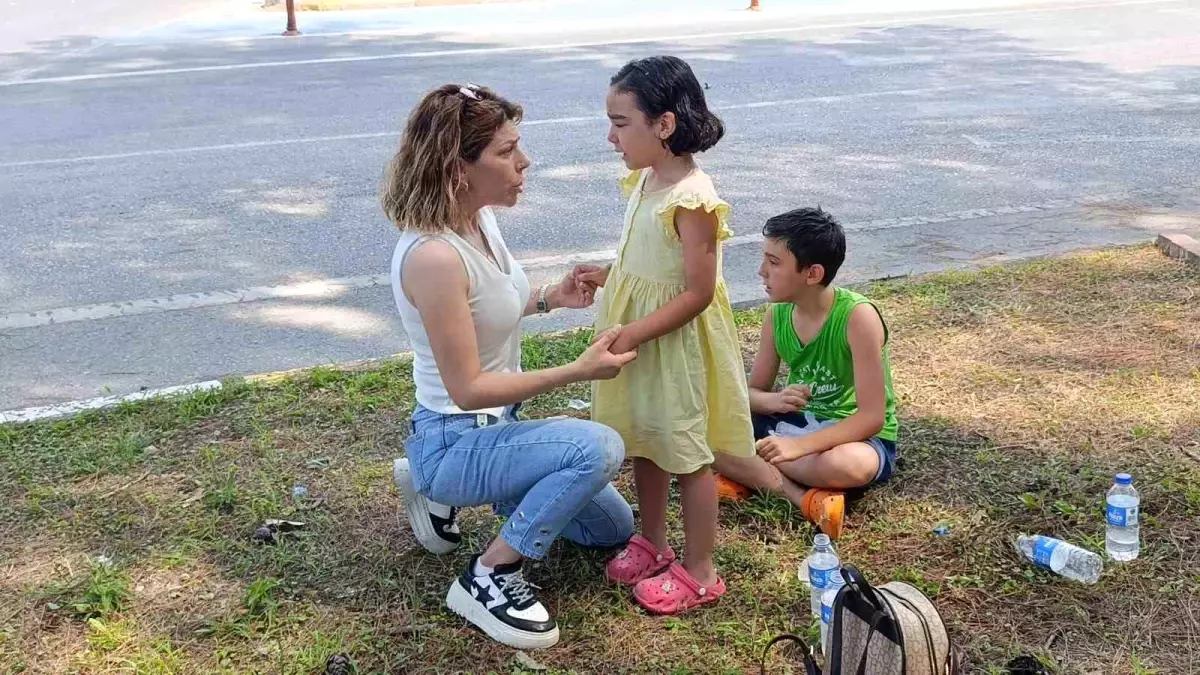 Manavgat'ta Trafik Kazası: Minibüs ve Otomobil Çarpıştı
