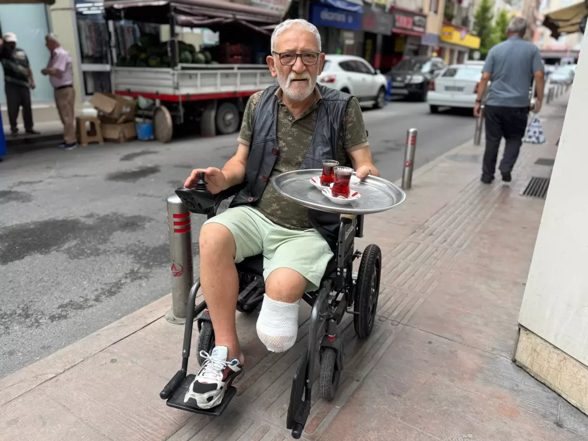 Engeline Rağmen Çaycılığı Bırakmayan Şahin Çakır: 'Yaşamak Yine de Çok Güzel'