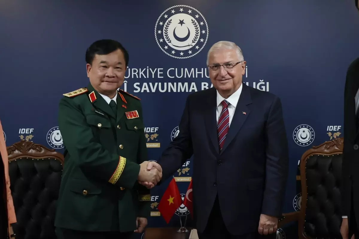 Savunma Bakanı Güler, IDEF 2025'te Yabancı Askeri Yetkilileri Kabul Etti