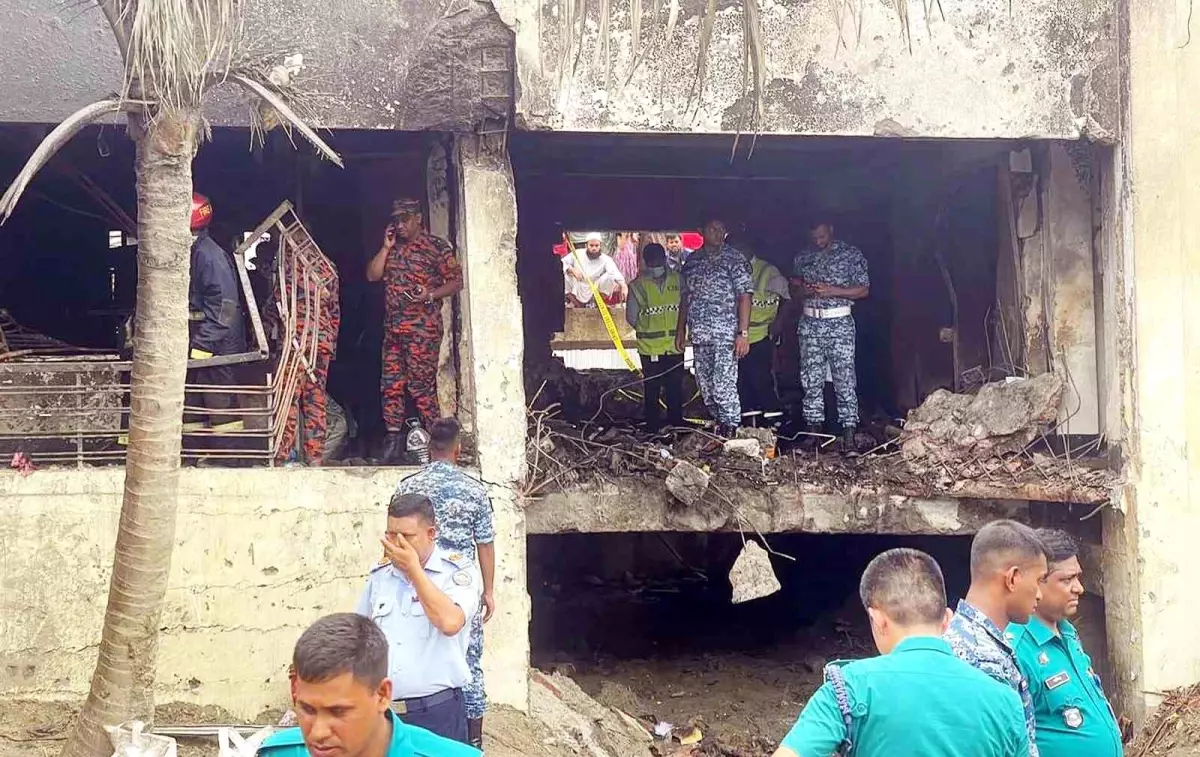 Bangladeş'te Uçak Kazası: Hayatını Kaybedenlerin Sayısı 27'ye Yükseldi