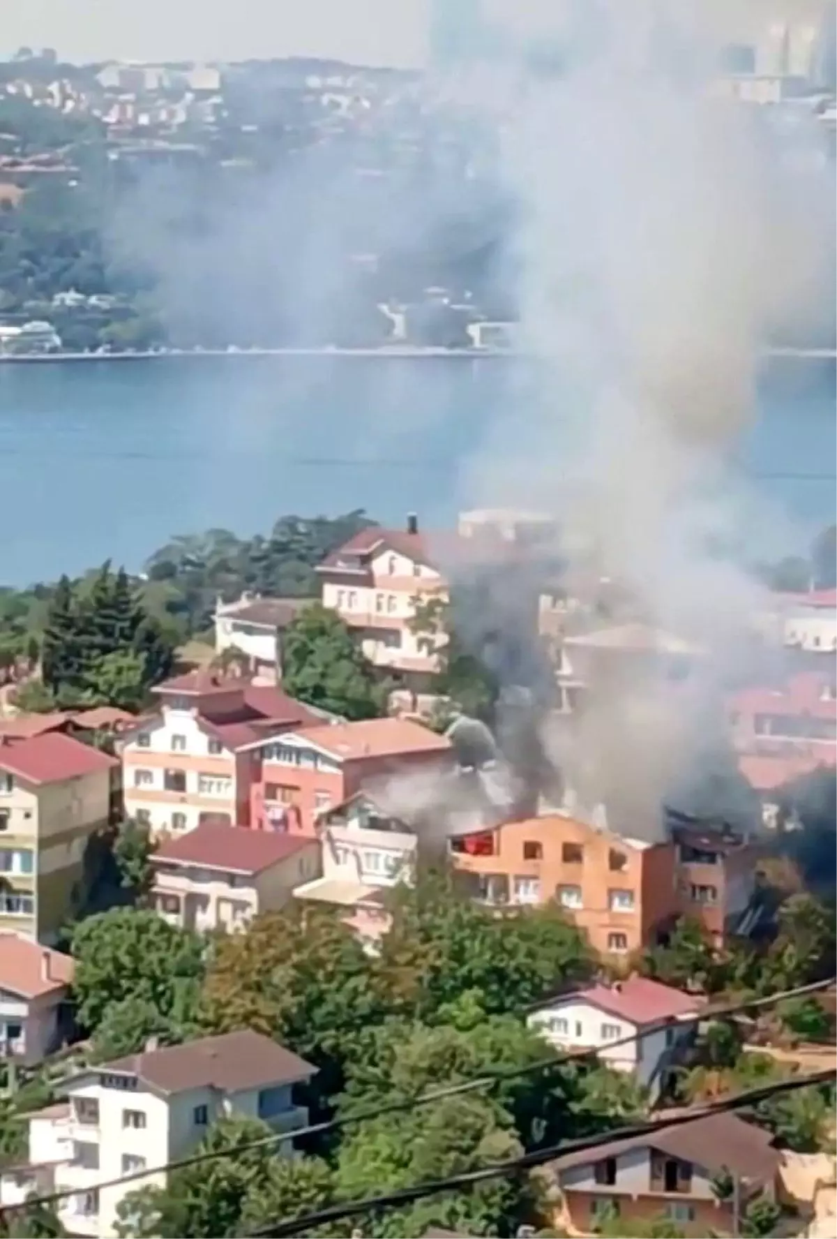 Beykoz'da Yangın: 4 Kişi Mahsur Kaldı, Kurtarıldı