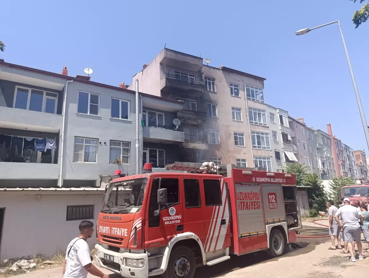 Edirne'de Nalbur Dükkanı Deposunda Yangın Çıktı