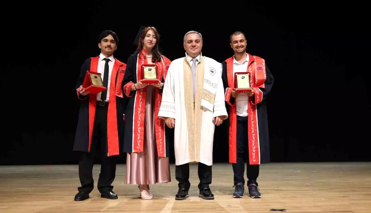 Erciyes Üniversitesi Edebiyat Fakültesi Mezuniyet Töreni Gerçekleşti
