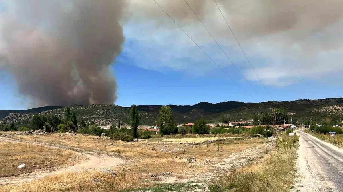 Eskişehir'deki Orman Yangını Afyonkarahisar'ı Tehdit Ediyor