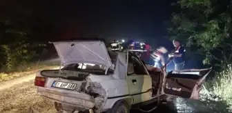 Feci kaza! Araç hurdaya döndü, 4 kişi yaralandı