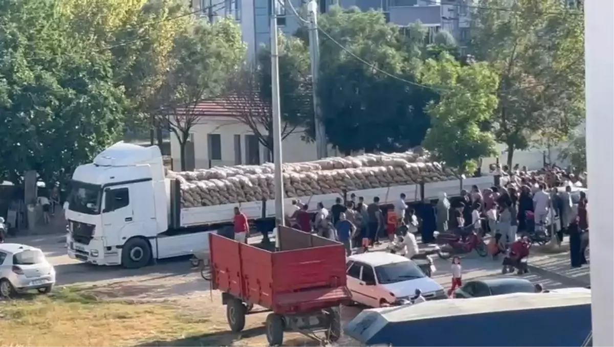 İnegöl'de Hayırseverden 30 Ton Patates Dağıtımı